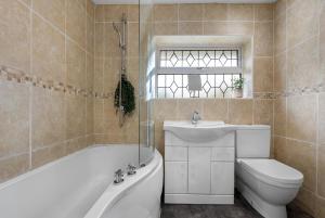 Luxury 3 Bed House, Sleeps 6, Near NEC - Airport, Parking, Contractors - Families Stay