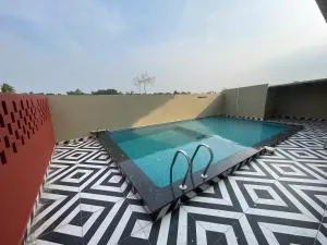 Raadha Logam - Gingee