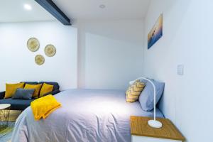 Mourarias Place - Yellow Studio