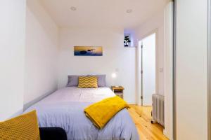 Mourarias Place - Yellow Studio