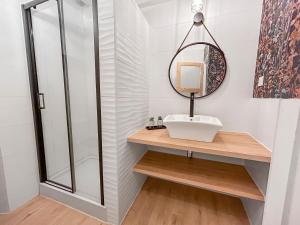 Maisons de vacances Maison charmante clim et balcon en centre ville : photos des chambres