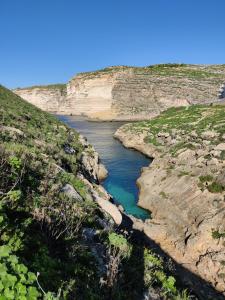 Seaview 2-bedroom Apartment in Xlendi