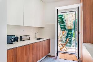 2BR Cardiff Apartment with Balcony