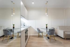 Close-Urban Chic- Mennica Residence - Warsaw Center - For 15 Guests