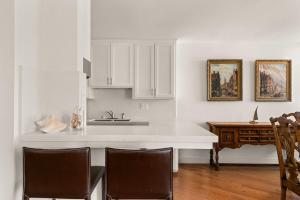 Waterfront Condo Unmatched Views and Prime Location