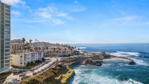 Waterfront Condo Unmatched Views and Prime Location