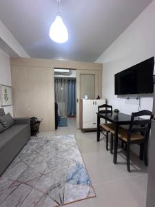 Minamalist modern Condo with Chic touches "Stenna"