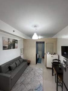 Minamalist modern Condo with Chic touches "Stenna"