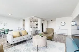 Luxury 3 Bedroom Retreat in Arlington - Addison Heights