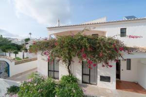 5 bedroom Beach house in Luz, Lagos