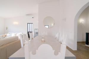 5 bedroom Beach house in Luz, Lagos