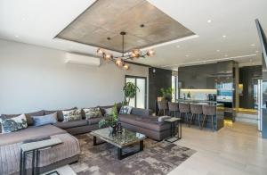 27 at Joubert - Luxury Green Point Villa with pool & views