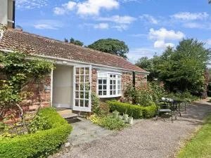 April Cottage - Wootton Courtenay