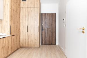 Holzera SuperApart with Bathtub Garden & Parking