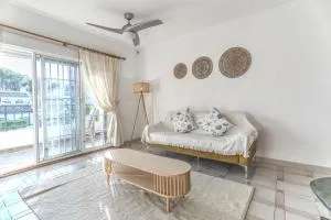Bright & Spacious 2 Bedroom apartment Villamartin - 洛斯杜尔斯