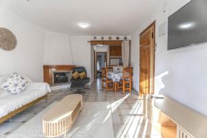 Bright & Spacious 2 Bedroom apartment Villamartin