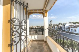 Bright & Spacious 2 Bedroom apartment Villamartin