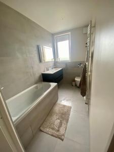 Villas Agreable maison proche 24h circuit et centre ville Pleasant house near circuit and city center : photos des chambres