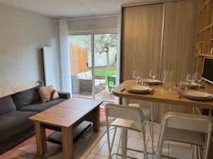 Appartements ღ Le Prieure - Avec Wifi, Terrasse & Parking : photos des chambres