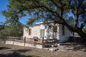 Charming Texas Hill Country Retreat Near Fredericksburg