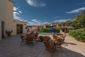 Crystal Pool Village In Tanaunella