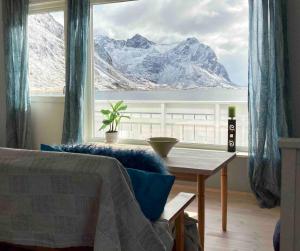 Charming house in fjord Lofoten