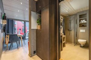 Modern apartment by the sea in Henningsvær