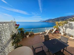 Coastal Paradise - Unrivalled Views of Côte D’Azur