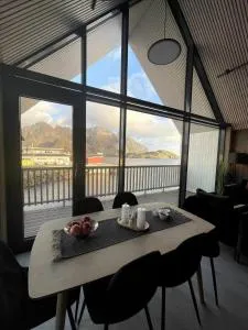 Rorbuleilighet i toppetasjen i Henningsvær - 亨宁斯韦尔