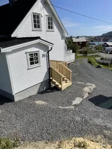 Koselig nyrestaurert hus med flott utsikt! - Rostad