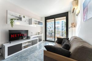 Salou-Modern-Pool-5playa-2room-PortAvntura-AC13