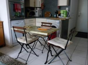 Appartements Appartement cosy a Saint-Mamet - 36 m² - Vue montagne : photos des chambres