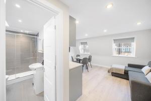 New 1Bed with AC near Portobello