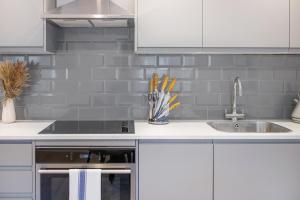 New 1Bed with AC near Portobello