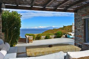Luxury villa Jomar with a swimming pool and sea view, in the area of Otzia