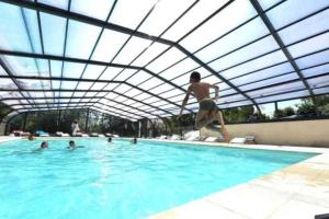 Campings Camping 4 etoiles - Piscine - eehi00 : photos des chambres