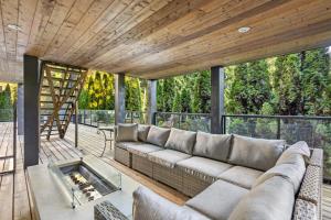 Elegant West Vancouver Estate with Ocean Views