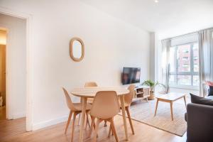 Comfortable Apartment for Groups next to Sagrada Familia, Barcelona