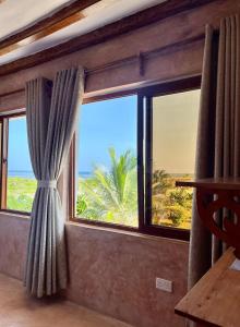 Maua Room at Lulu Sands