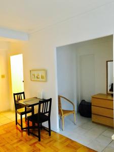 Stylish Montreal Apartment Comfortable Stay in the Golden Square Mile