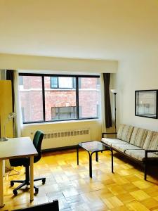 Stylish Montreal Apartment Comfortable Stay in the Golden Square Mile