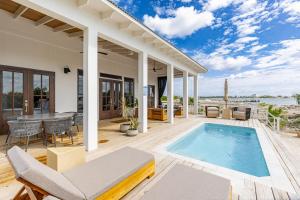 Vista de Azul and The Pool Club at Mahogany Bay