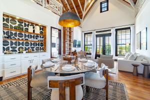 Vista de Azul and The Pool Club at Mahogany Bay