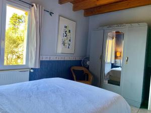 Maisons de vacances Maison de charme a Saint-Gery avec piscine partagee : photos des chambres