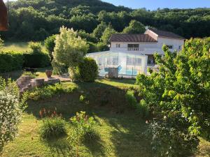 Maisons de vacances Maison de charme a Saint-Gery avec piscine partagee : photos des chambres