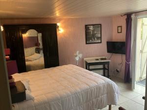 Maisons de vacances Maison charmante avec vue sur la montagne a Saint-Gery + Piscine : photos des chambres
