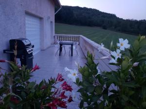 Maisons de vacances Maison charmante avec vue sur la montagne a Saint-Gery + Piscine : photos des chambres