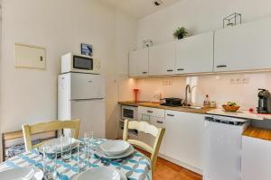 Apartment in residence with swimming pool and beach 200m away