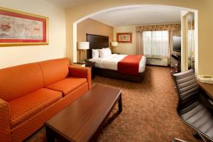 King Suite - Non-Smoking room in Comfort Suites Dulles Airport