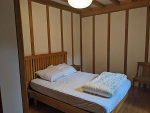 Maisons de vacances Maison au coeur de la foret dans le Sidobre - GR36 : photos des chambres